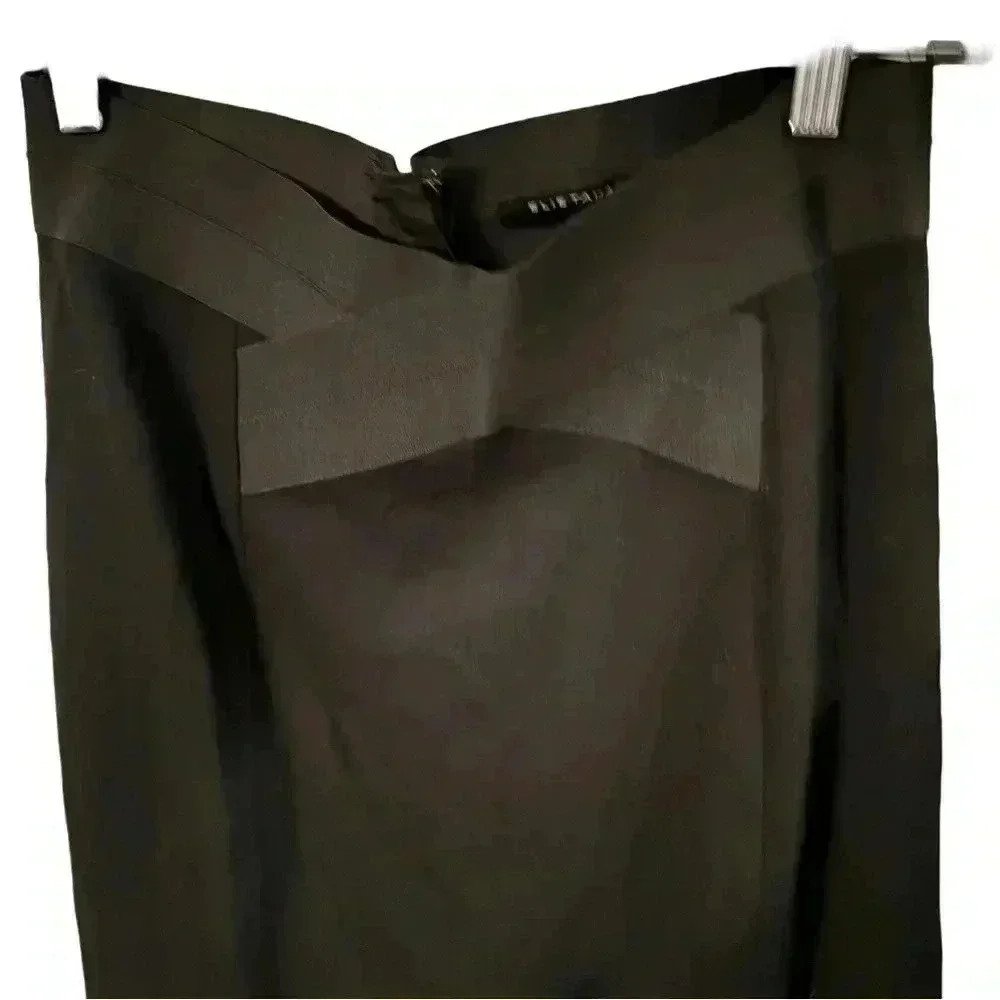 Elie Tahari black black skirt with a criss cross stretch waist zip up back sz 8